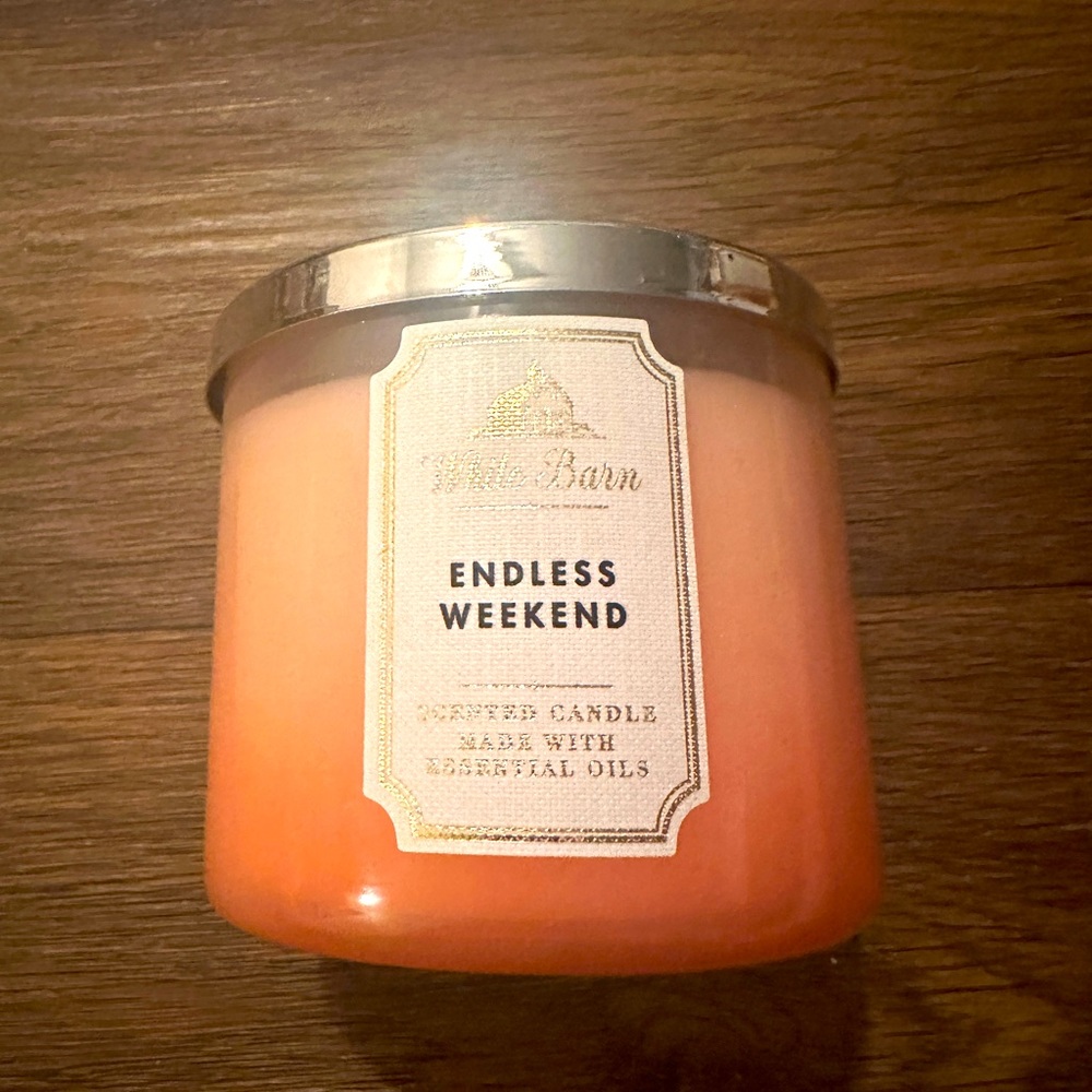 Brand New Bath & Body works Candle Endless weekend
